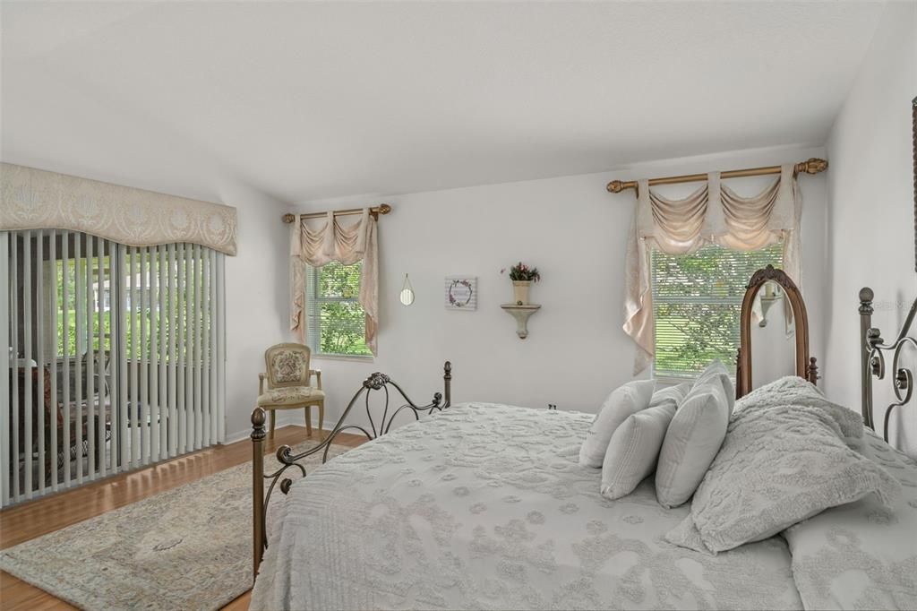 Под контрактом: $240,000 (2 спален, 2 ванн, 1686 Квадратных фут)