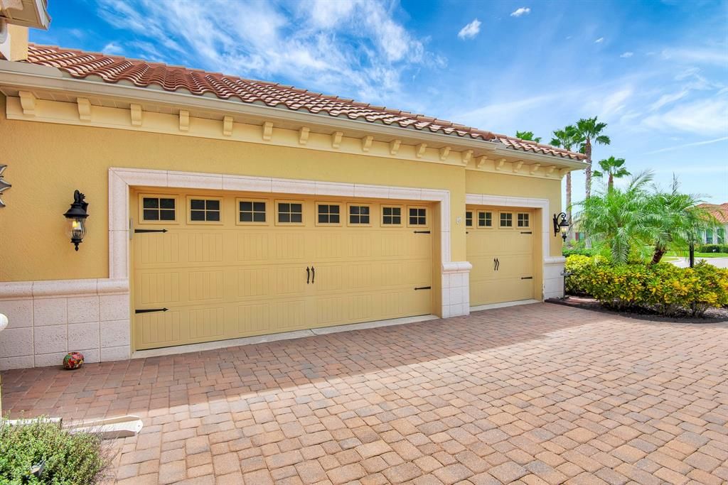 Active With Contract: $5,000 (3 beds, 3 baths, 2681 Square Feet)