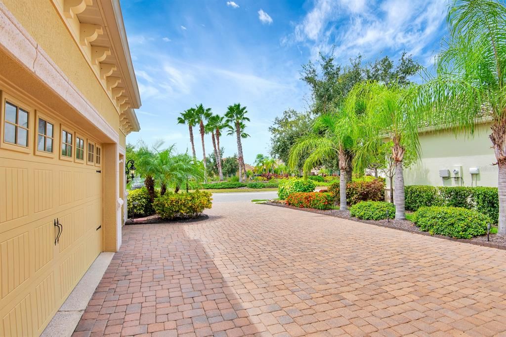 Active With Contract: $5,000 (3 beds, 3 baths, 2681 Square Feet)