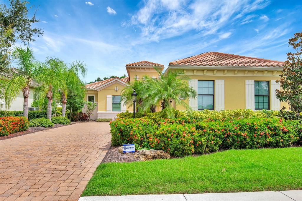 Active With Contract: $5,000 (3 beds, 3 baths, 2681 Square Feet)