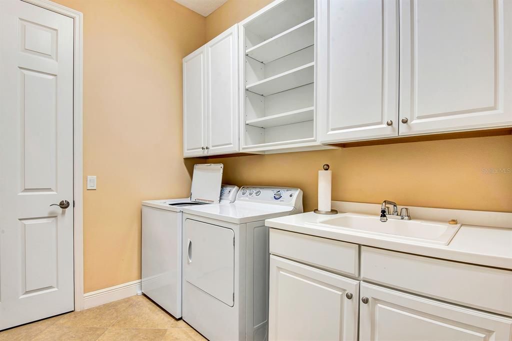 Active With Contract: $5,000 (3 beds, 3 baths, 2681 Square Feet)