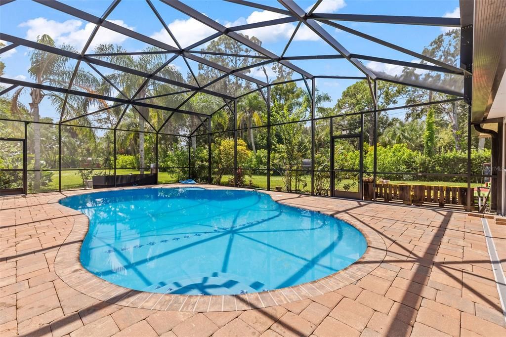 合同活跃: $375,000 (3 贝兹, 2 浴室, 1396 平方英尺)