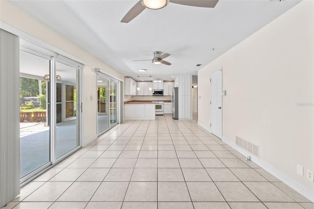 合同活跃: $375,000 (3 贝兹, 2 浴室, 1396 平方英尺)