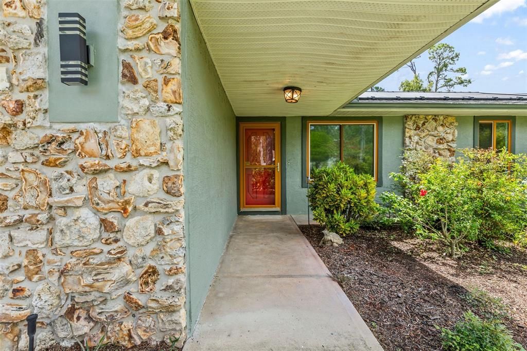 合同活跃: $375,000 (3 贝兹, 2 浴室, 1396 平方英尺)