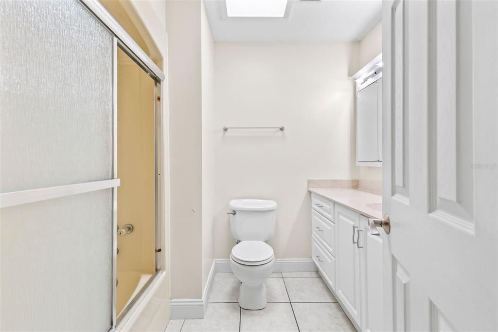 合同活跃: $375,000 (3 贝兹, 2 浴室, 1396 平方英尺)