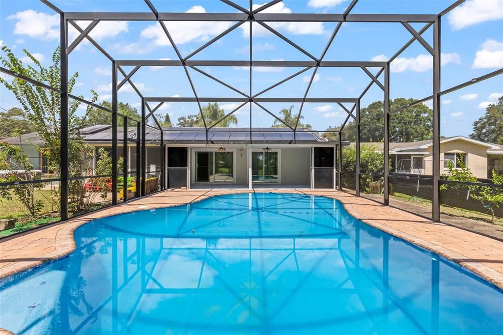 合同活跃: $375,000 (3 贝兹, 2 浴室, 1396 平方英尺)