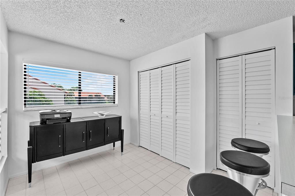 En Venta: $230,000 (2 camas, 2 baños, 1078 Pies cuadrados)