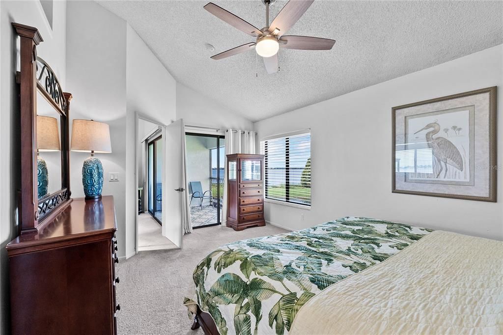 En Venta: $230,000 (2 camas, 2 baños, 1078 Pies cuadrados)