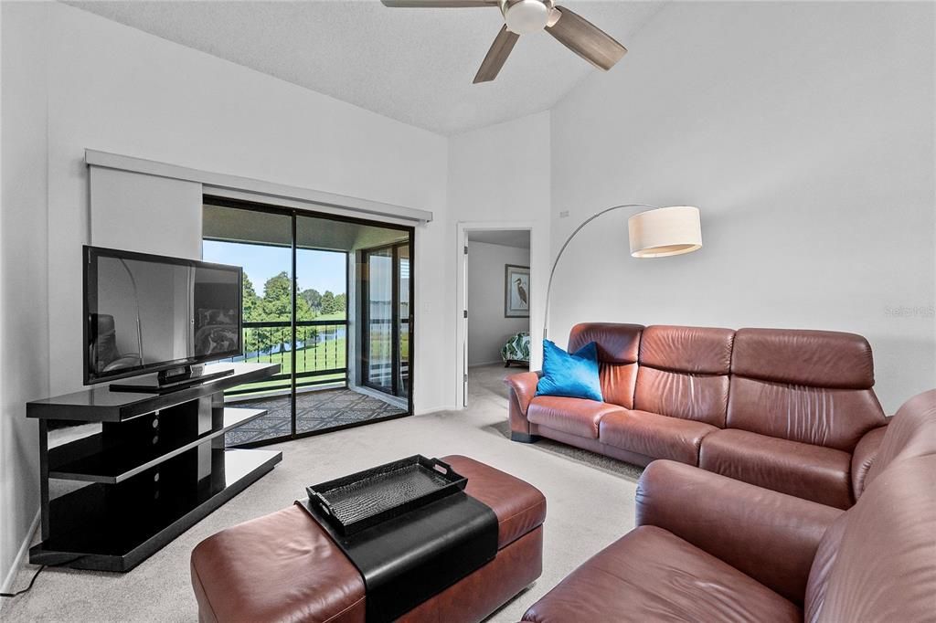 En Venta: $230,000 (2 camas, 2 baños, 1078 Pies cuadrados)