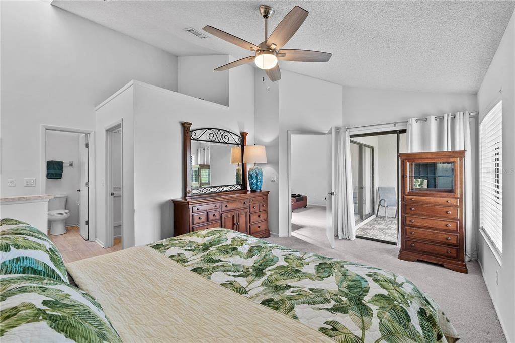 En Venta: $230,000 (2 camas, 2 baños, 1078 Pies cuadrados)