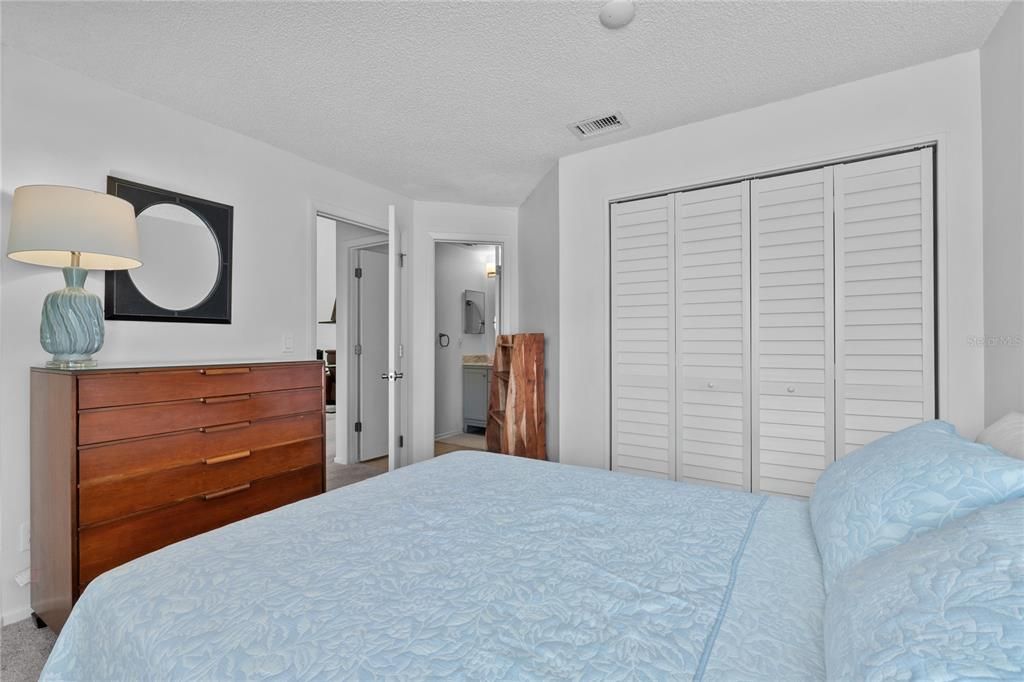 En Venta: $230,000 (2 camas, 2 baños, 1078 Pies cuadrados)