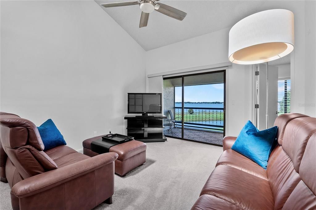 En Venta: $230,000 (2 camas, 2 baños, 1078 Pies cuadrados)