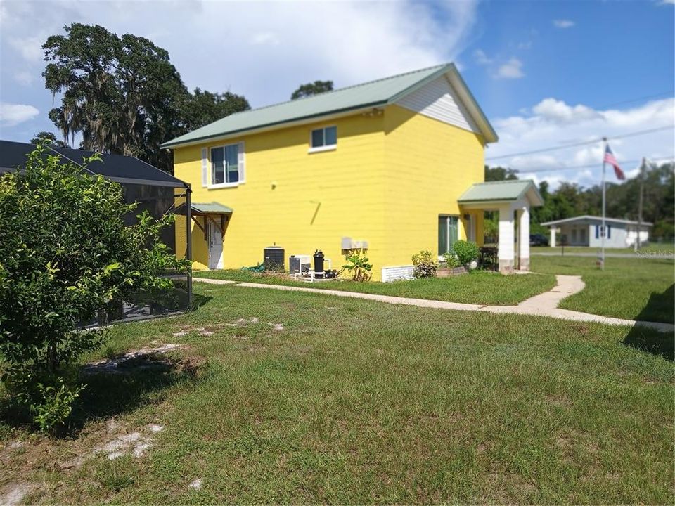 For Sale: $450,000 (4 beds, 3 baths, 1100 Square Feet)