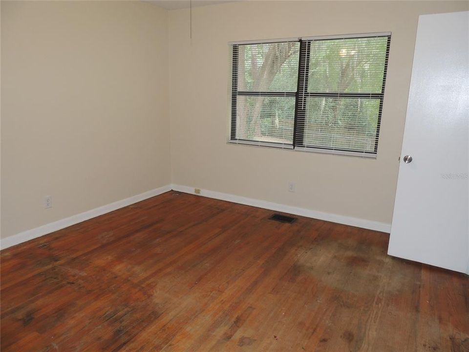 Active With Contract: $275,500 (4 beds, 2 baths, 1816 Square Feet)