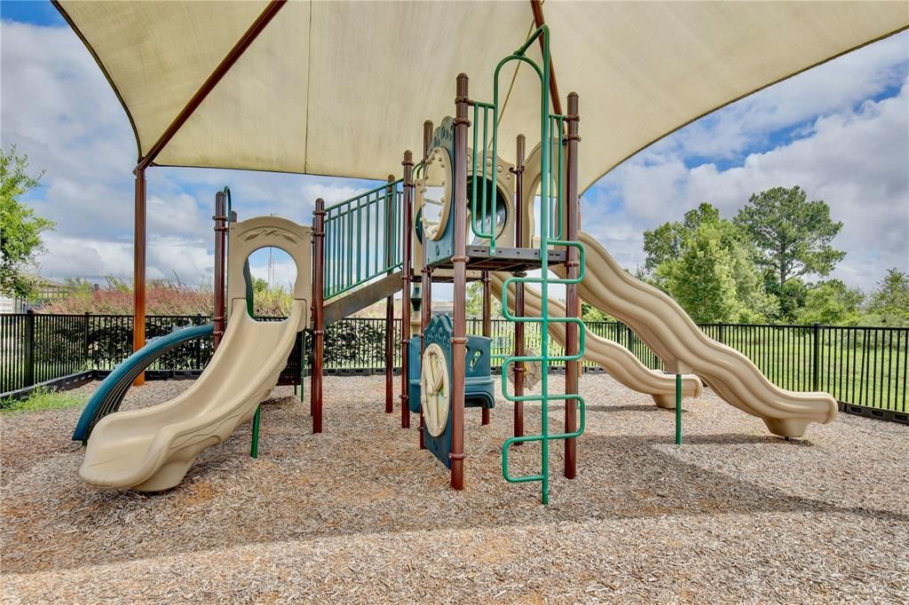 Activo con contrato: $349,900 (4 camas, 2 baños, 1846 Pies cuadrados)