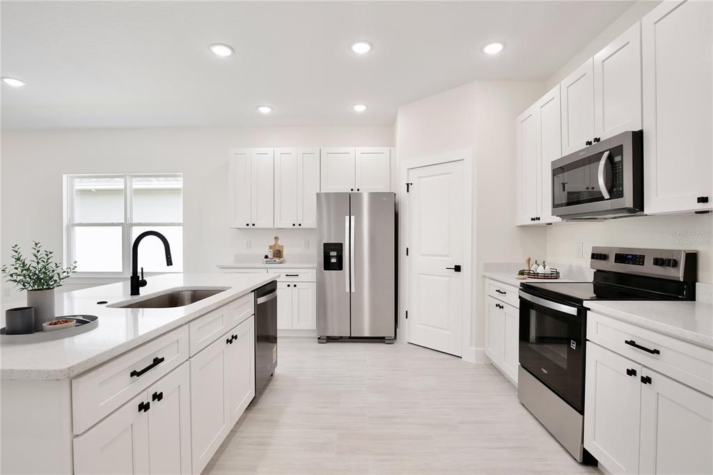 Activo con contrato: $349,900 (4 camas, 2 baños, 1846 Pies cuadrados)