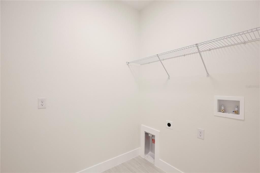 Activo con contrato: $349,900 (4 camas, 2 baños, 1846 Pies cuadrados)