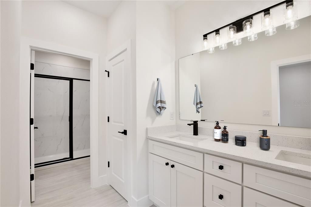 Activo con contrato: $349,900 (4 camas, 2 baños, 1846 Pies cuadrados)