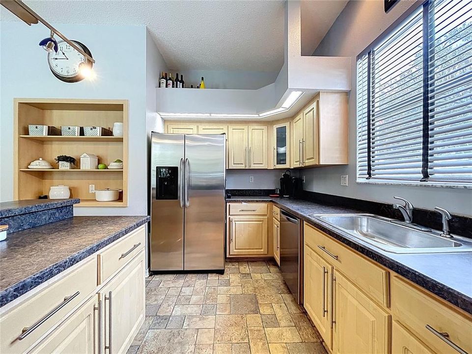 For Sale: $630,000 (5 beds, 3 baths, 2947 Square Feet)