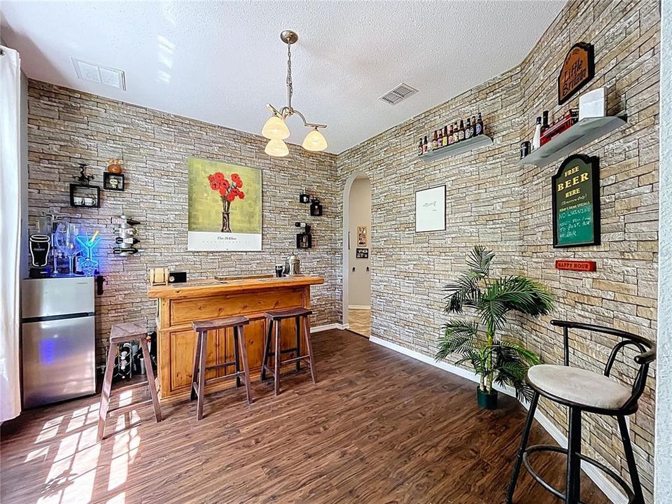 For Sale: $630,000 (5 beds, 3 baths, 2947 Square Feet)