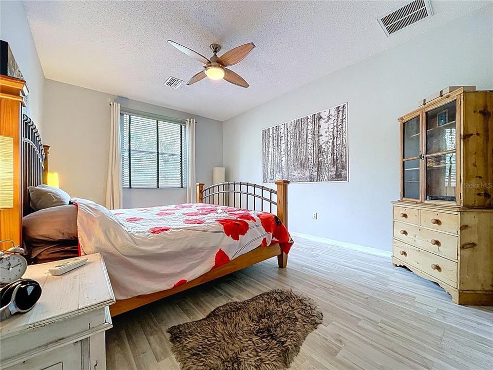 For Sale: $630,000 (5 beds, 3 baths, 2947 Square Feet)