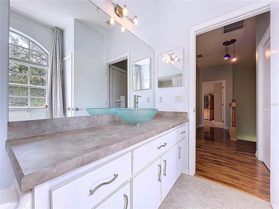 For Sale: $630,000 (5 beds, 3 baths, 2947 Square Feet)