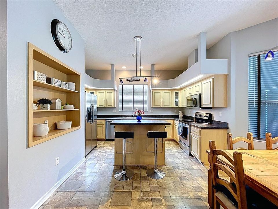 For Sale: $630,000 (5 beds, 3 baths, 2947 Square Feet)