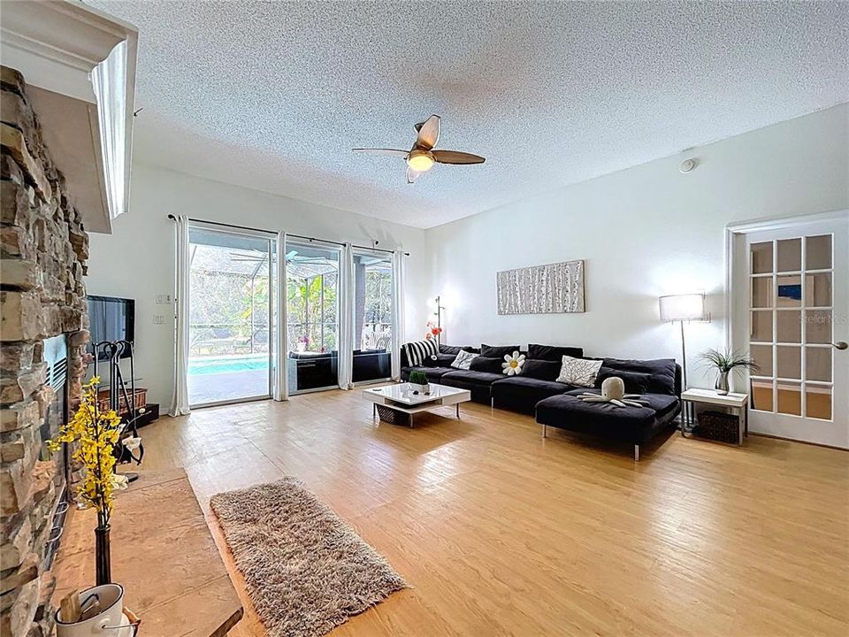 For Sale: $630,000 (5 beds, 3 baths, 2947 Square Feet)