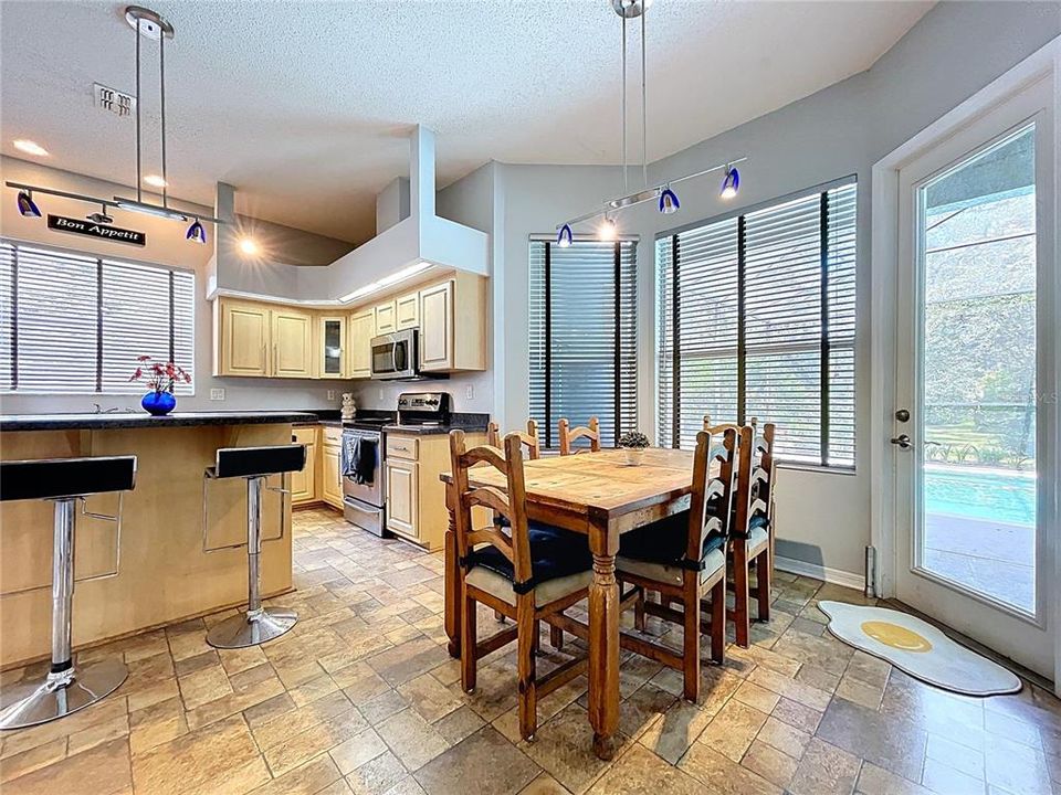 For Sale: $630,000 (5 beds, 3 baths, 2947 Square Feet)