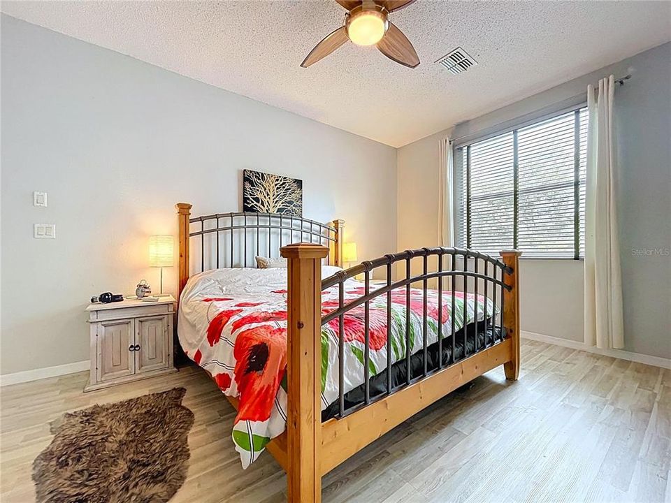 For Sale: $630,000 (5 beds, 3 baths, 2947 Square Feet)