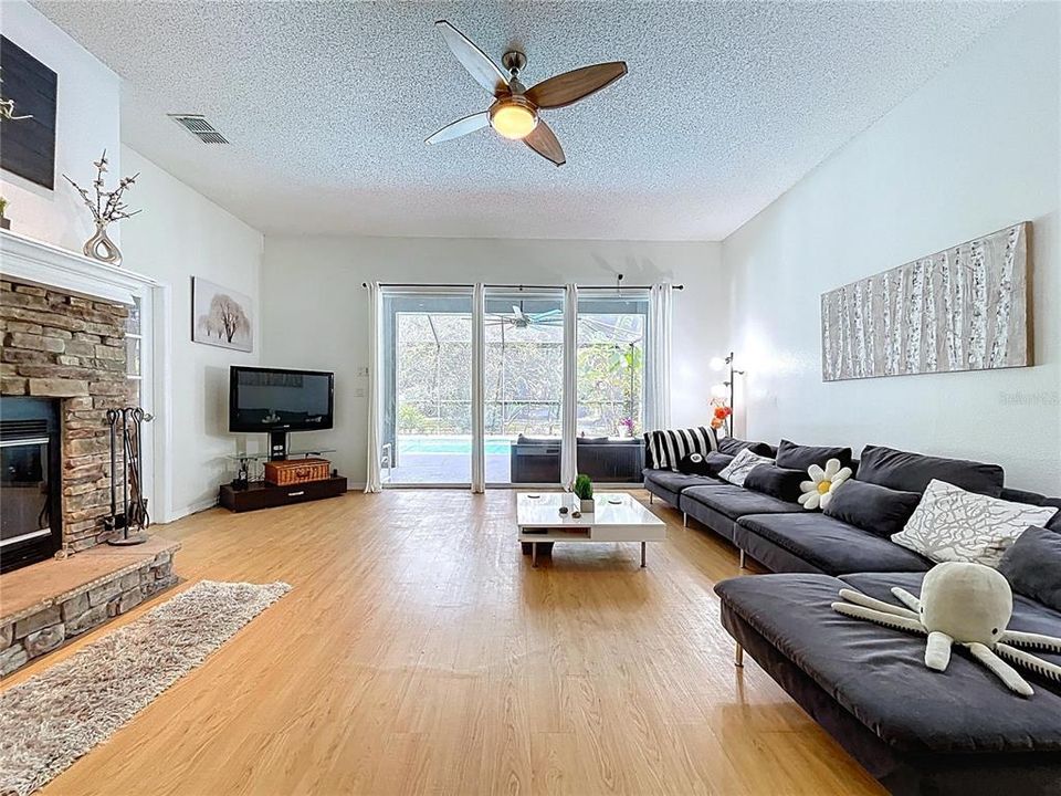 For Sale: $630,000 (5 beds, 3 baths, 2947 Square Feet)