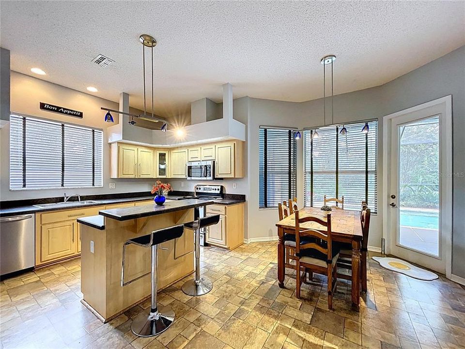 For Sale: $630,000 (5 beds, 3 baths, 2947 Square Feet)