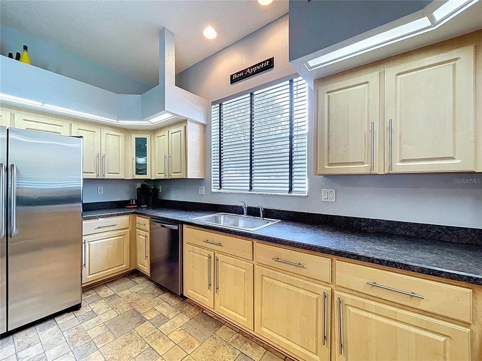 For Sale: $630,000 (5 beds, 3 baths, 2947 Square Feet)