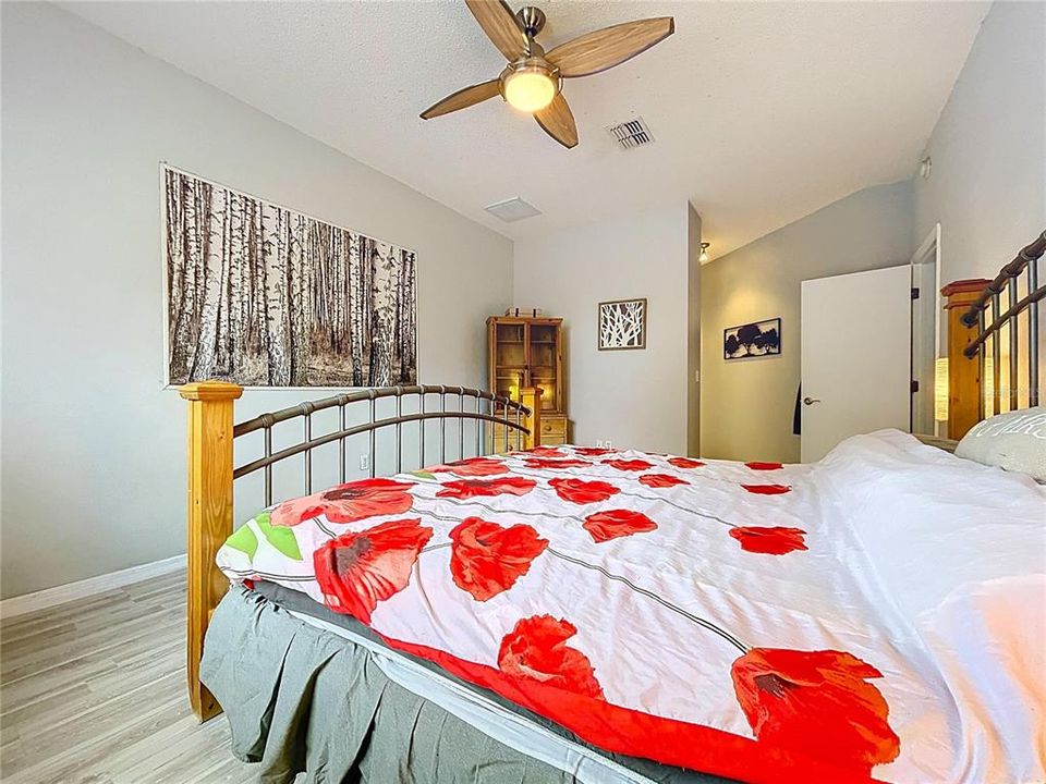 For Sale: $630,000 (5 beds, 3 baths, 2947 Square Feet)