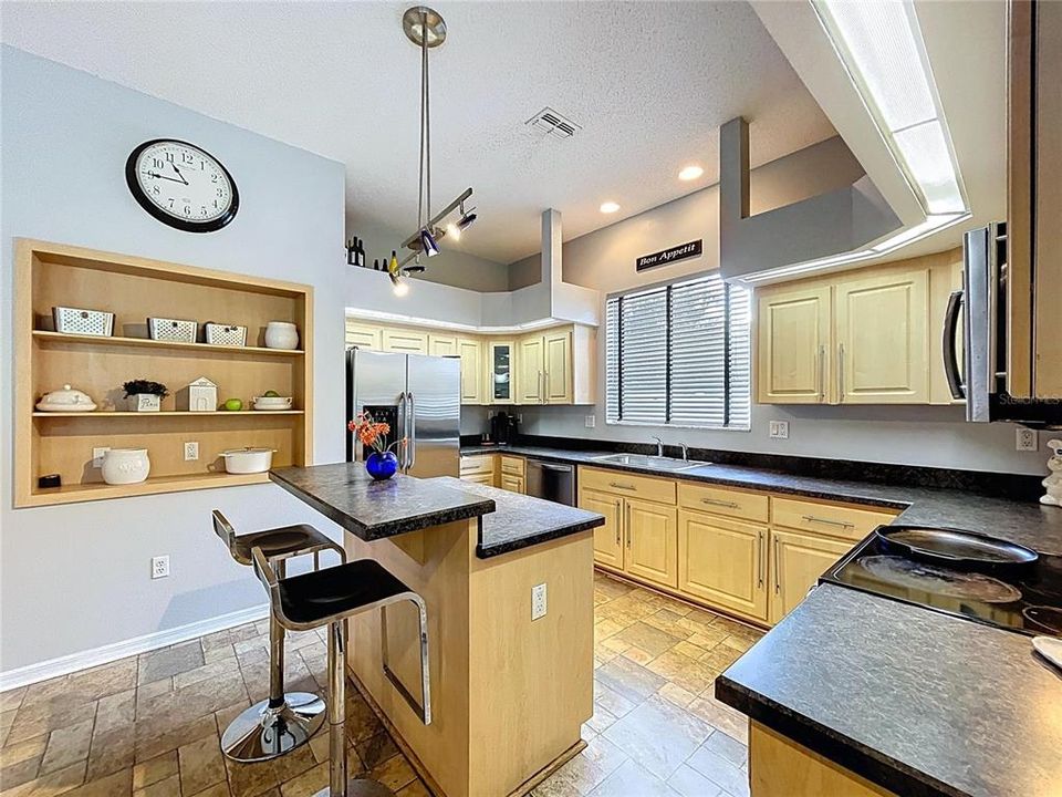 For Sale: $630,000 (5 beds, 3 baths, 2947 Square Feet)