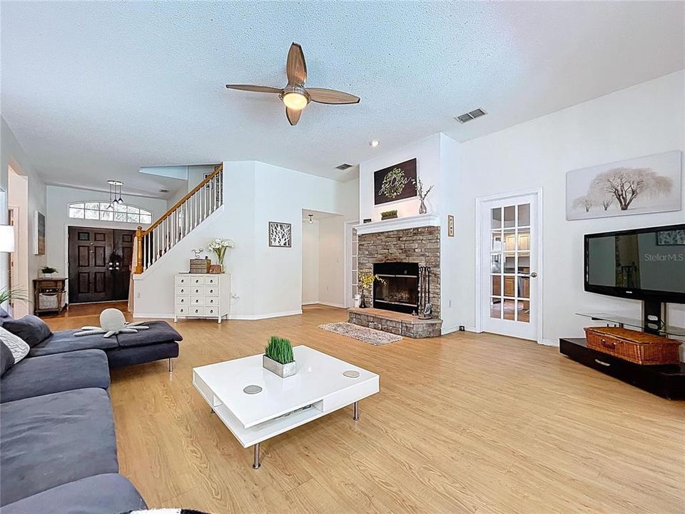 For Sale: $630,000 (5 beds, 3 baths, 2947 Square Feet)