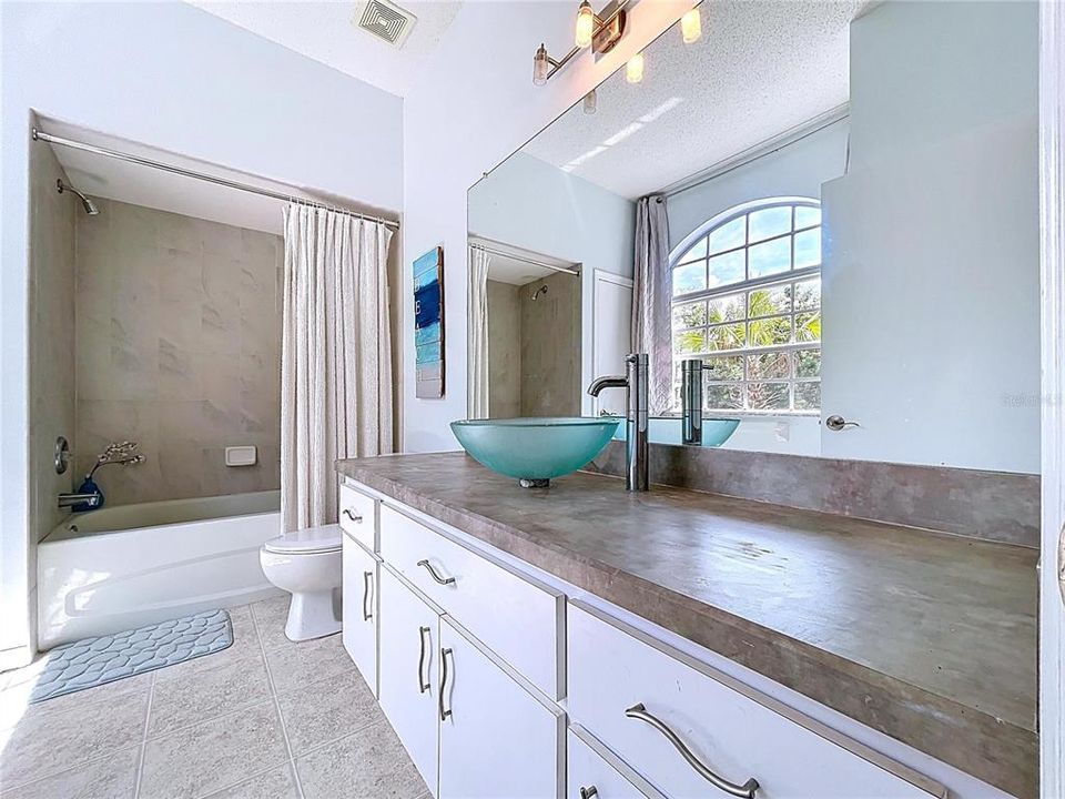 For Sale: $630,000 (5 beds, 3 baths, 2947 Square Feet)