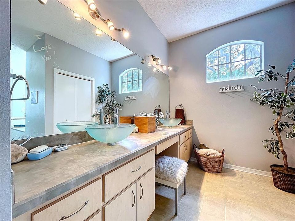 For Sale: $630,000 (5 beds, 3 baths, 2947 Square Feet)