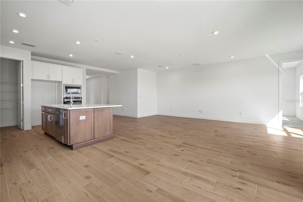 待售: $497,650 (3 贝兹, 3 浴室, 2046 平方英尺)