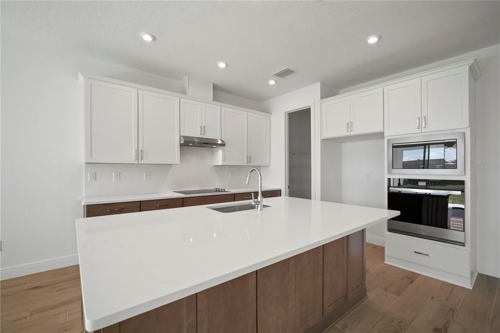 待售: $497,650 (3 贝兹, 3 浴室, 2046 平方英尺)