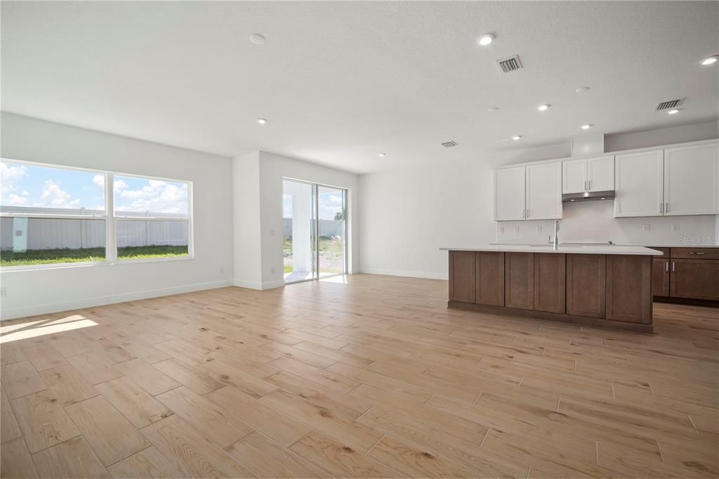 待售: $497,650 (3 贝兹, 3 浴室, 2046 平方英尺)