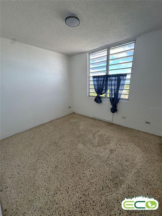 Active With Contract: $150,000 (3 beds, 2 baths, 784 Square Feet)