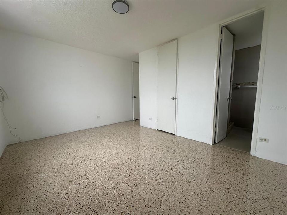 Active With Contract: $150,000 (3 beds, 2 baths, 784 Square Feet)