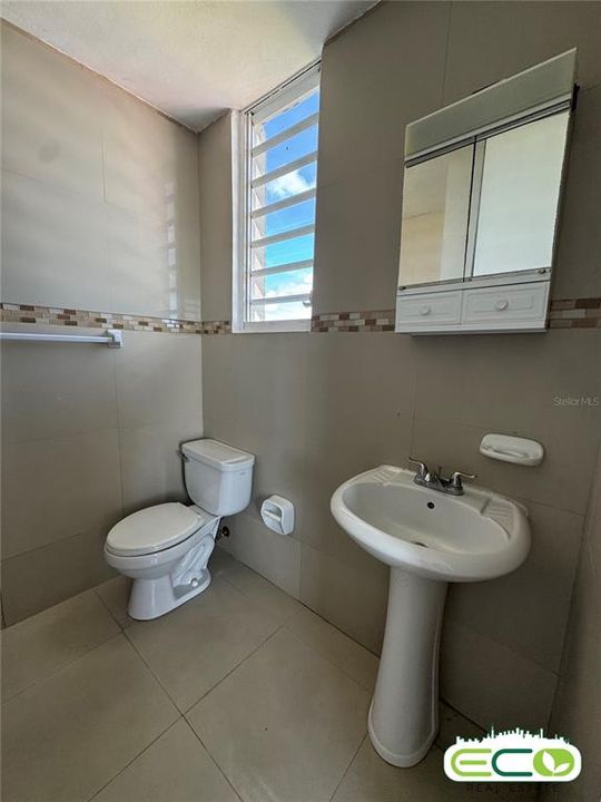 Active With Contract: $150,000 (3 beds, 2 baths, 784 Square Feet)