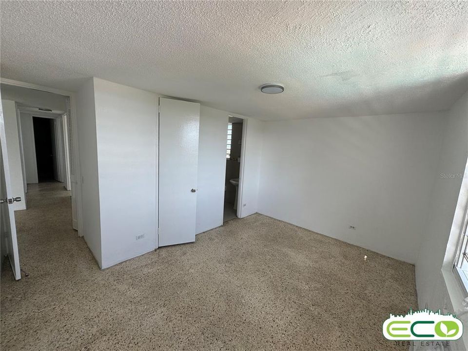 Active With Contract: $150,000 (3 beds, 2 baths, 784 Square Feet)