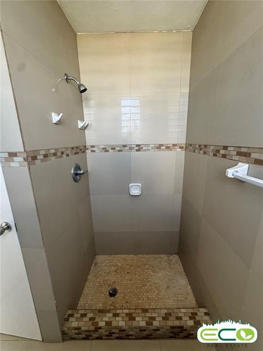 Active With Contract: $150,000 (3 beds, 2 baths, 784 Square Feet)