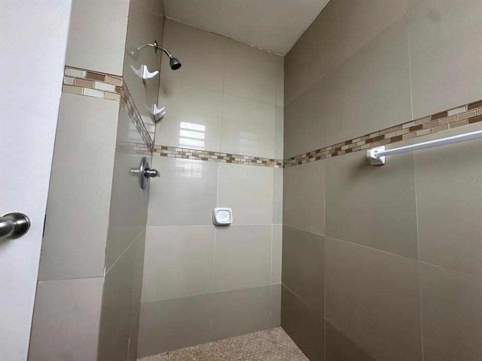 Active With Contract: $150,000 (3 beds, 2 baths, 784 Square Feet)