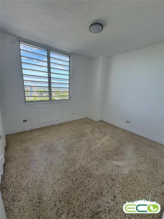 Active With Contract: $150,000 (3 beds, 2 baths, 784 Square Feet)