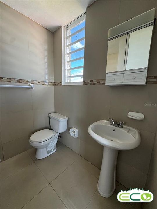 Active With Contract: $150,000 (3 beds, 2 baths, 784 Square Feet)