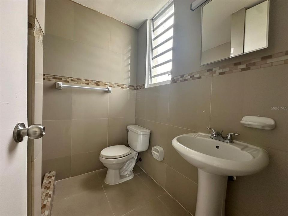 Active With Contract: $150,000 (3 beds, 2 baths, 784 Square Feet)